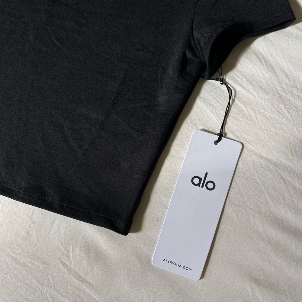 Brand New- Alosoft Crop Finesse Short Sleeve in Black 🖤 - Picture 10 of 14